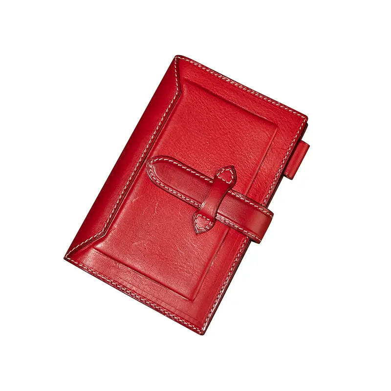 Cuaderno de cuero rojo